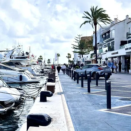 En Puerto Banus Jardines Tropicales1