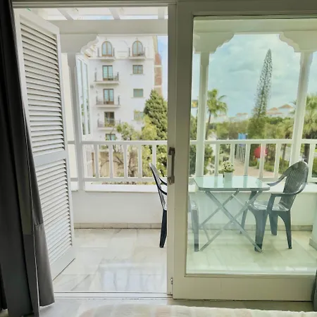 En Puerto Banus Jardines Tropicales1 * Марбелья